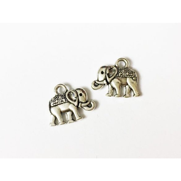 Antik ezüst 3D-s Pici Elefánt charm