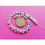 * A * betű - Fehér alapon fekete, SZÍV alakú akril gyöngy