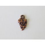 Vörösréz szőlő charm (17mm)