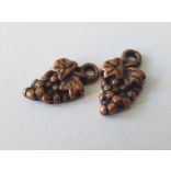 Vörösréz szőlő charm (17mm)