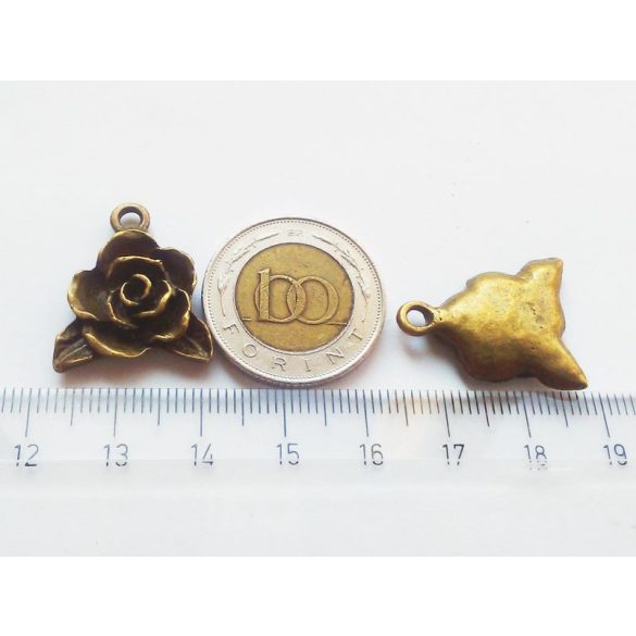 Antik bronz rózsa, levélkékkel (23mm)