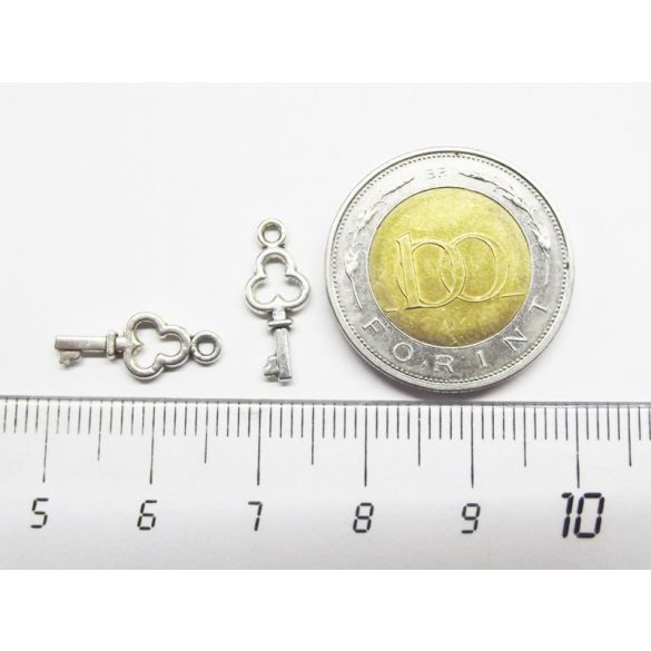 Antik ezüst pöttöm kulcs (15mm)