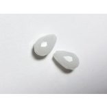 Csiszolt csepp alakú üveggyöngy-pár - Jeges Fehér - 11x8mm