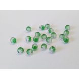 Roppantott üveggyöngy zöld - fehér  (4mm) - 20db