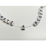 *A* betű - FEHÉR  alapon Fekete KOCKA alakú akril gyöngy (6*6mm)