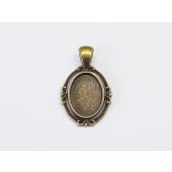 Ovális medál-alap áttört mintás díszítéssel (18*13mm)