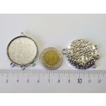 30 mm antik ezüst 1+3 hurkos összekötő medál, levélmintás hátoldallal