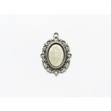 Ovális díszes medál - antik ezüst sz. (18x13mm)