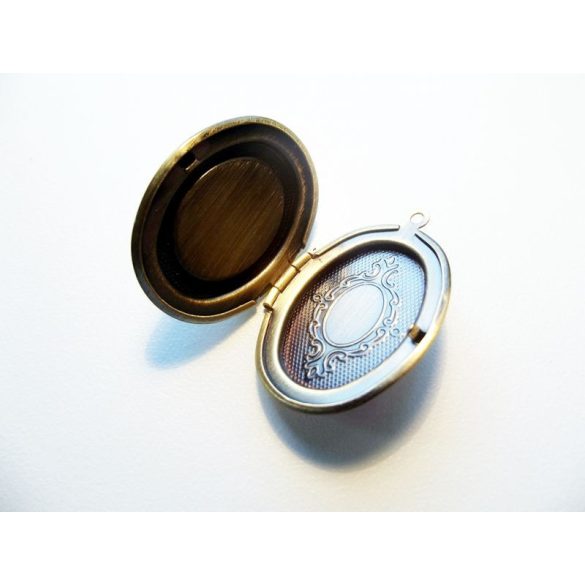 Antik bronz nyitható medál-alap, ovális, 18x13mm