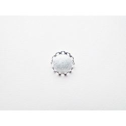 Antik ezüst színű, csipkés szélű medál-alap, 12 mm