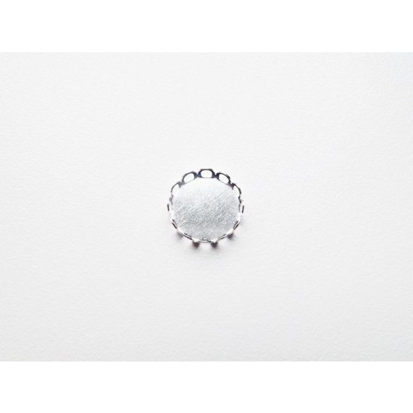 Ezüst színű, csipkés szélű medál-alap, 12 mm