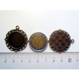 Vörösréz színű, kerek, díszes medál-alap, 20mm