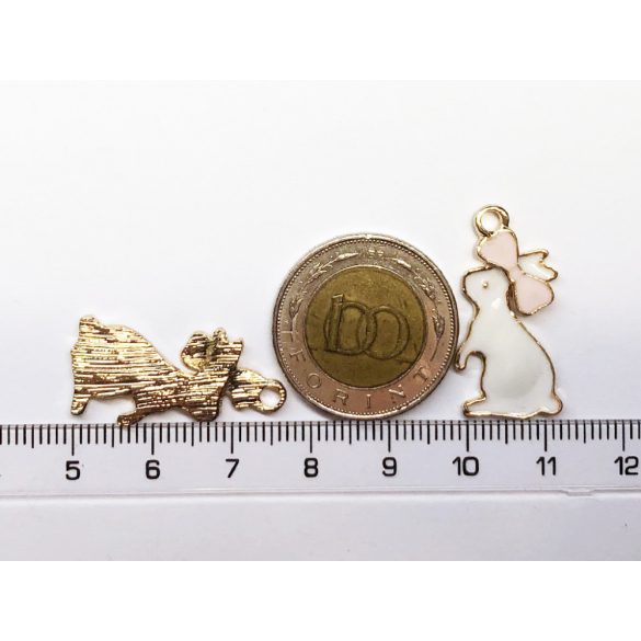 Fehér Nyuszi masnival <3 