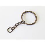 Antik bronz kulcstartó-karika, lánccal (20mm)