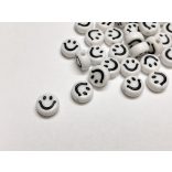 Fehér alapon fekete SMILEY FACE akril gyöngy (7mm)
